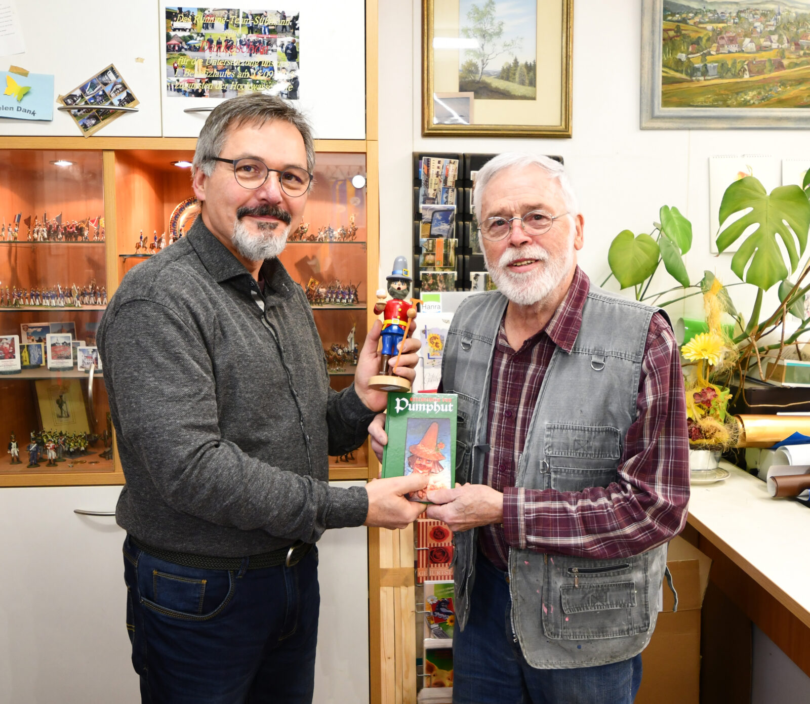 Preisübergabe an die Gewinner des Wettbewerbs „Weihnachts- und Neujahrsgrüße“