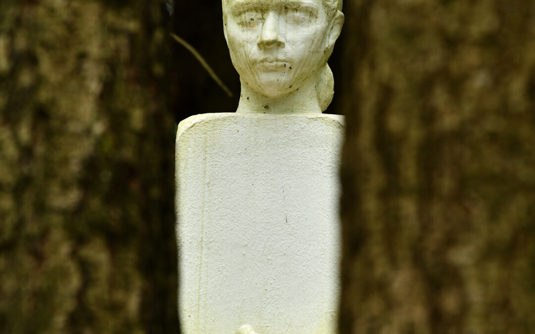 Skulpturenpfad – „Gehalten“