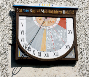 Das Sonnenuhrendorf Taubenheim, „Beim Hohlfeldtischler” Das Sonnenuhrendorf Taubenheim, „Beim Hohlfeldtischler”
